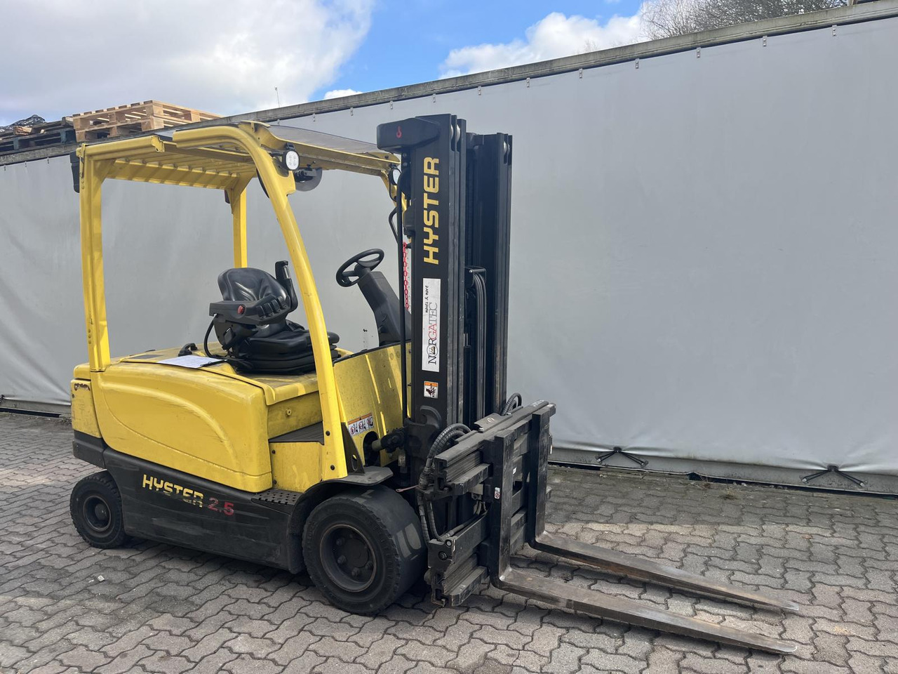 Hyster J2.5XN - Elektromos targonca: 1 kép. Hyster J2.5XN - Elektromos targonca: 1 kép.