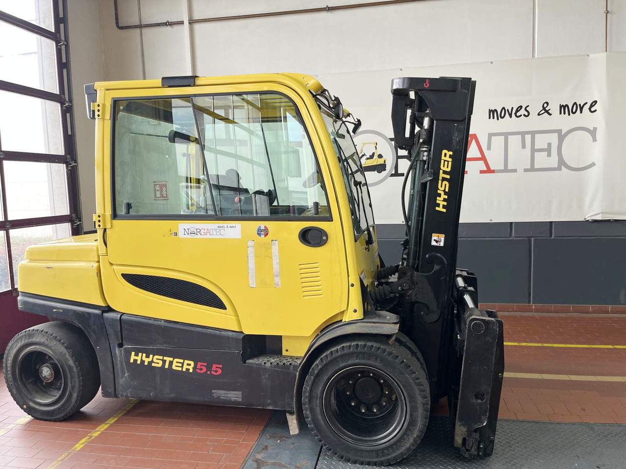 Hyster J5.5XN6 Advance - Elektromos targonca: 3 kép. Hyster J5.5XN6 Advance - Elektromos targonca: 3 kép.