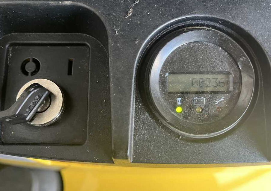 Hyster S 1.0 E - Emelőtargoncá: 3 kép. Hyster S 1.0 E - Emelőtargoncá: 3 kép.