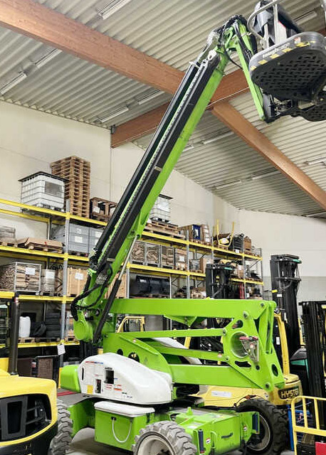 Niftylift HR21E 2x4 - Személyemelő: 2 kép. Niftylift HR21E 2x4 - Személyemelő: 2 kép.