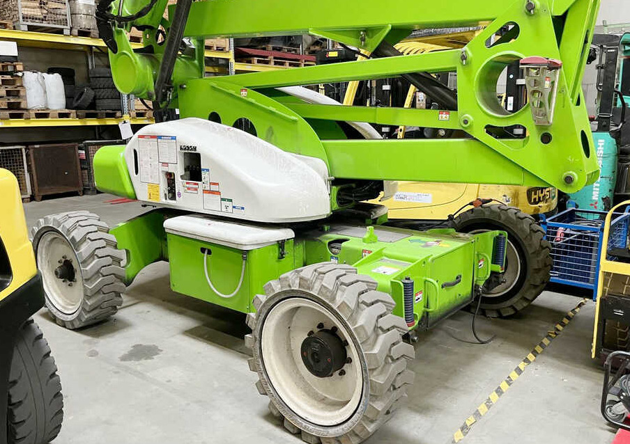 Niftylift HR21E 2x4 - Személyemelő: 3 kép. Niftylift HR21E 2x4 - Személyemelő: 3 kép.