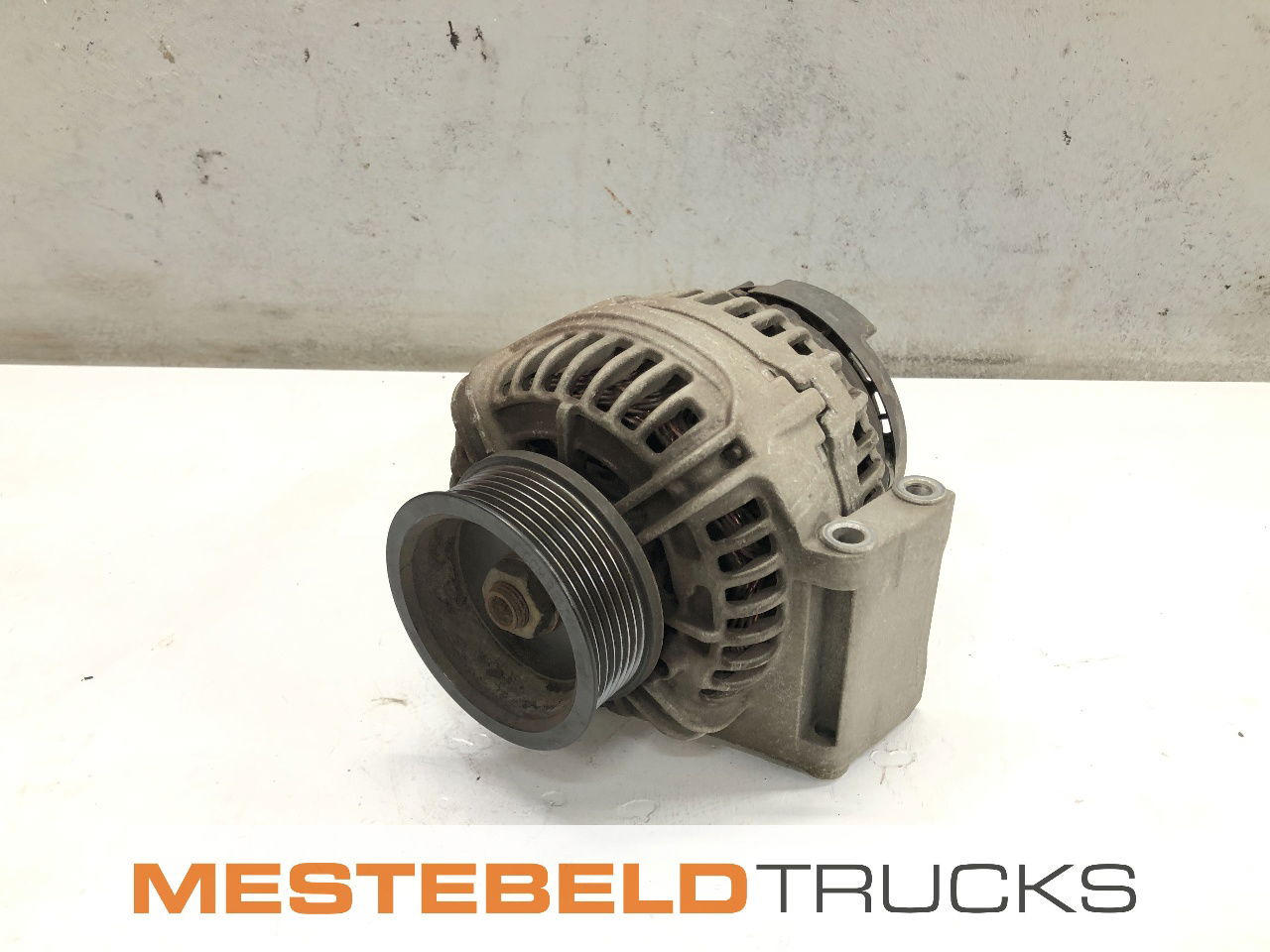 DAF Dynamo XF 105 28V/80A - Elektromos rendszer - Teherautó: 1 kép. DAF Dynamo XF 105 28V/80A - Elektromos rendszer - Teherautó: 1 kép.