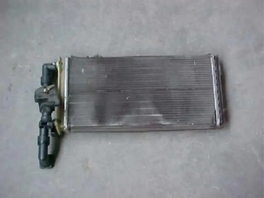 DAF Kachelradiator XF - Fülke és belső tér - Teherautó: 1 kép. DAF Kachelradiator XF - Fülke és belső tér - Teherautó: 1 kép.