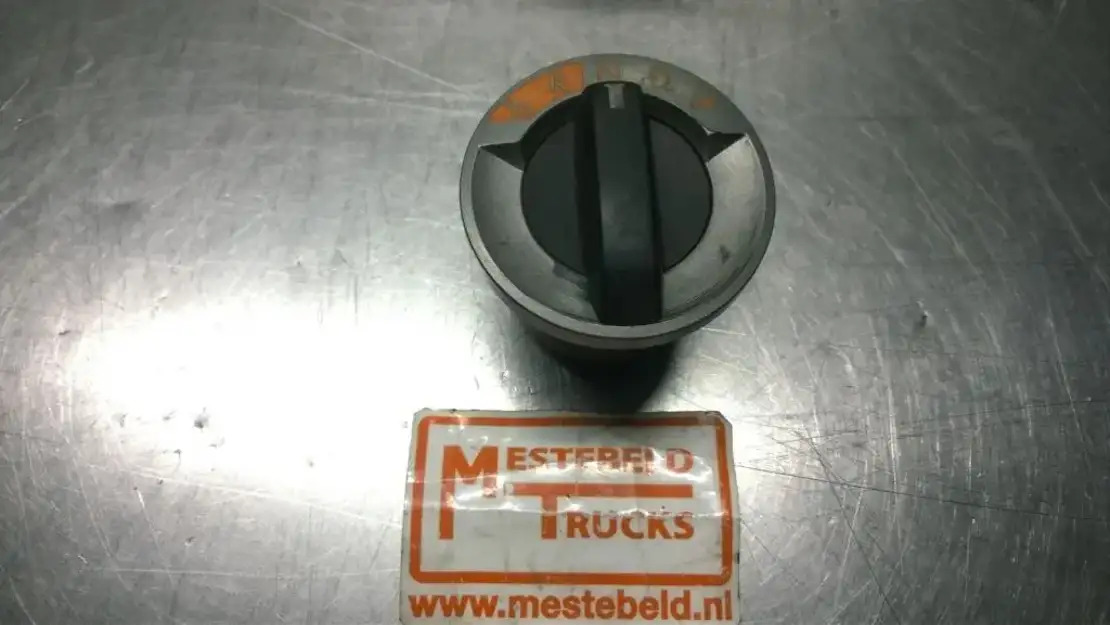 DAF Keuzeschakelaar - Sebességváltó és alkatrészek - Teherautó: 1 kép. DAF Keuzeschakelaar - Sebességváltó és alkatrészek - Teherautó: 1 kép.