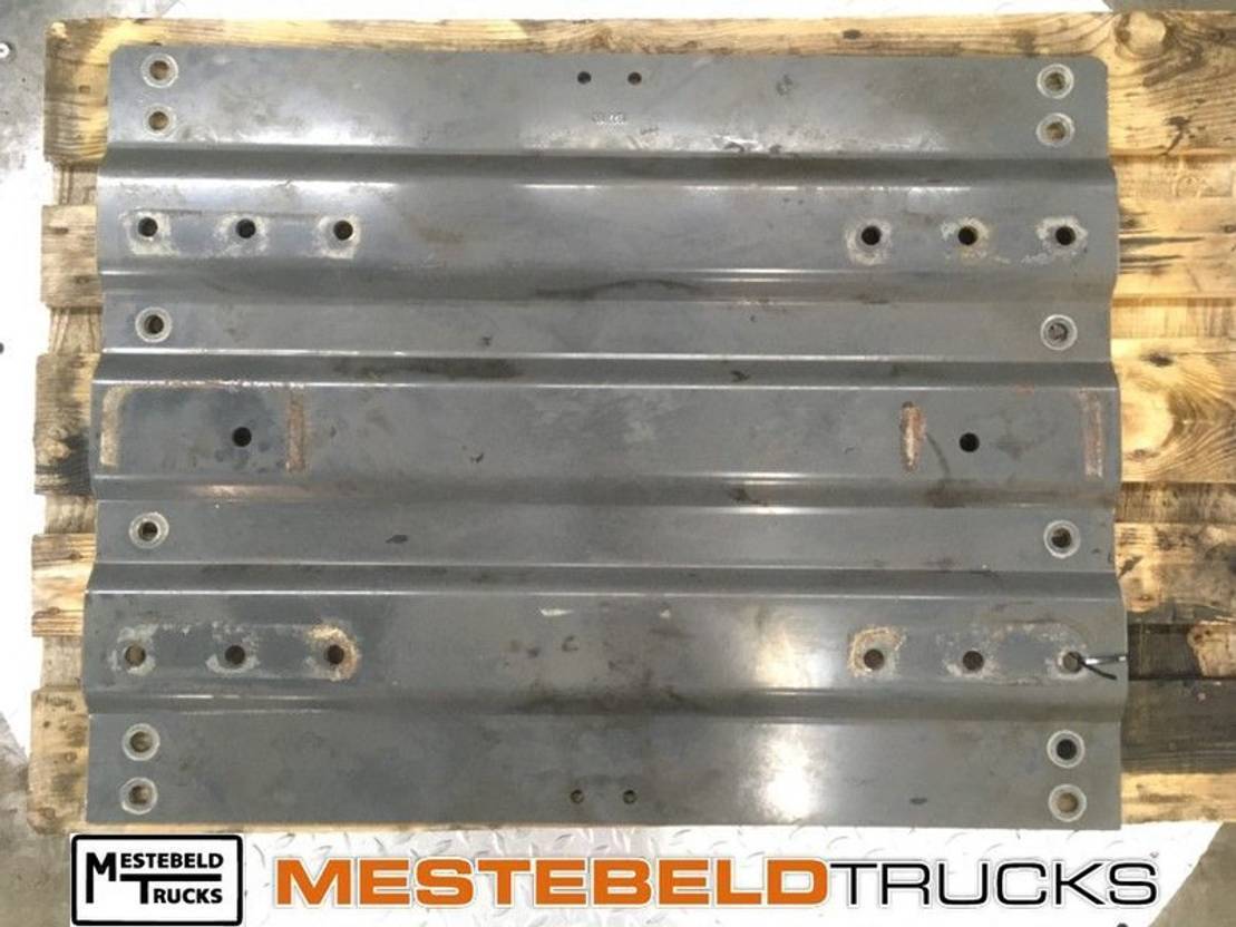 DAF Montageplaat koppelschotel XF106 - Nyereg - Teherautó: 1 kép. DAF Montageplaat koppelschotel XF106 - Nyereg - Teherautó: 1 kép.