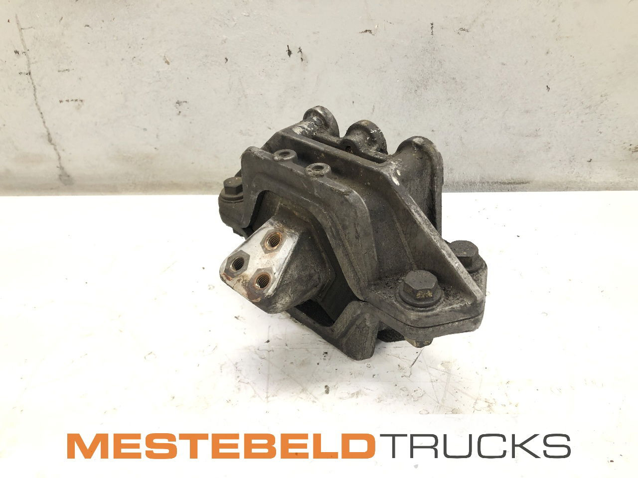 DAF Motorsteun RS222L - Keret/ Alváz - Teherautó: 1 kép. DAF Motorsteun RS222L - Keret/ Alváz - Teherautó: 1 kép.