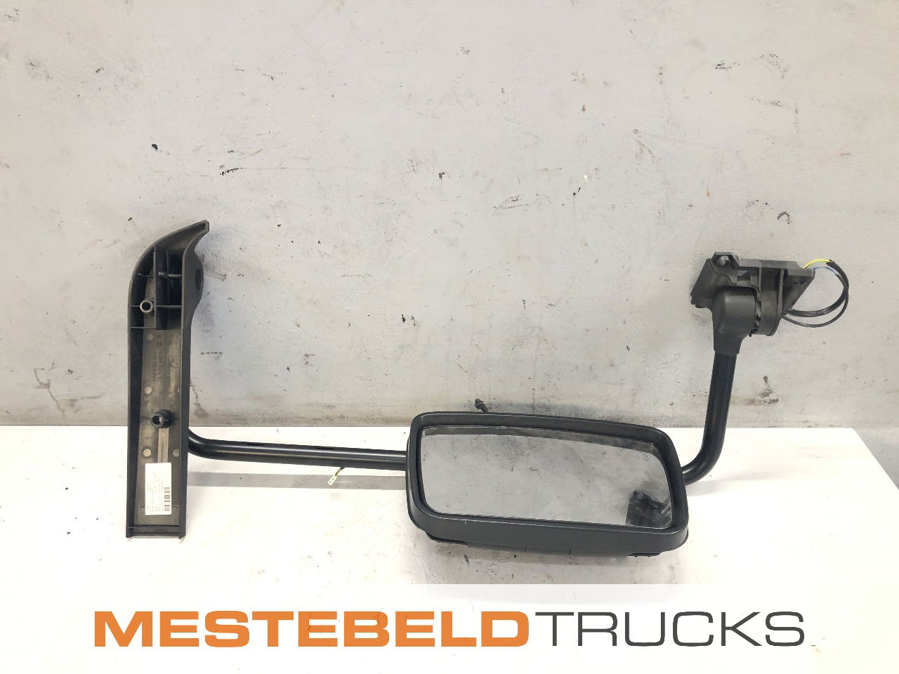 DAF Spiegel met steun links - Fülke és belső tér - Teherautó: 1 kép. DAF Spiegel met steun links - Fülke és belső tér - Teherautó: 1 kép.
