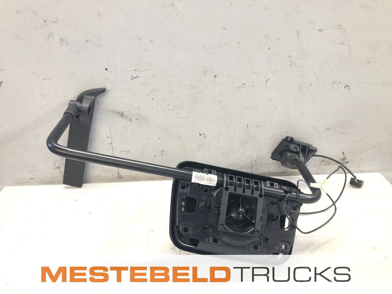 DAF Spiegel met steun rechts - Fülke és belső tér - Teherautó: 2 kép. DAF Spiegel met steun rechts - Fülke és belső tér - Teherautó: 2 kép.