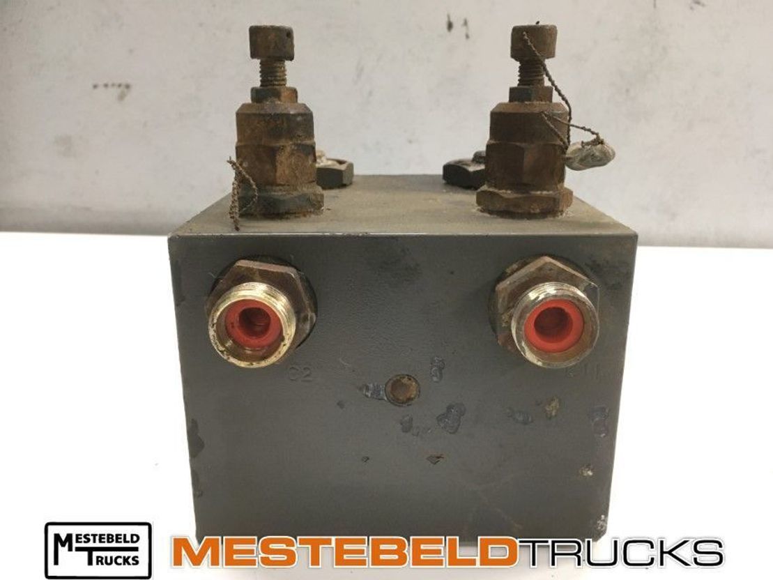Ginaf Hydraulisch ventielblok - Kormányzás - Teherautó: 2 kép. Ginaf Hydraulisch ventielblok - Kormányzás - Teherautó: 2 kép.