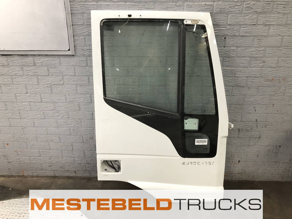 Iveco Deur rechts - Fülke és belső tér - Teherautó: 1 kép. Iveco Deur rechts - Fülke és belső tér - Teherautó: 1 kép.