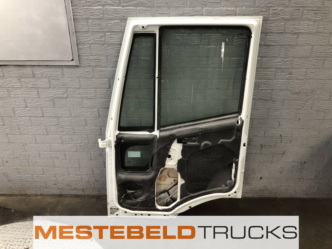 Iveco Deur rechts - Fülke és belső tér - Teherautó: 2 kép. Iveco Deur rechts - Fülke és belső tér - Teherautó: 2 kép.