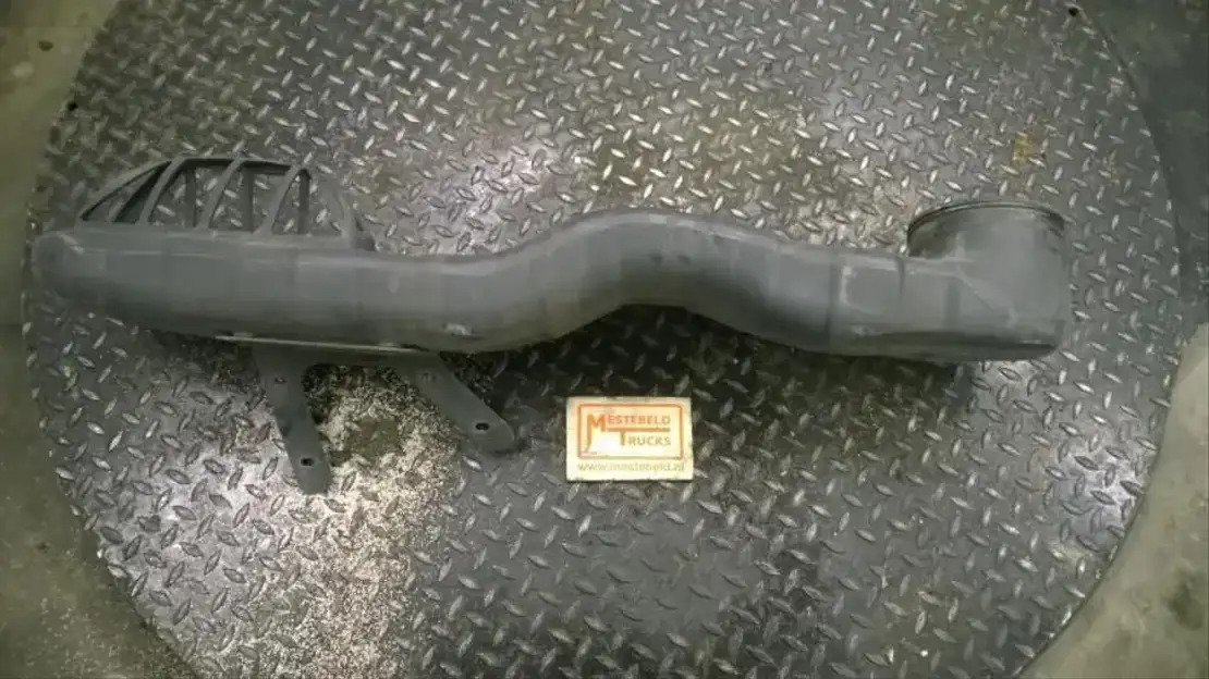 MAN A anzuigbuis - Légbeszívó cső - Teherautó: 1 kép. MAN A anzuigbuis - Légbeszívó cső - Teherautó: 1 kép.