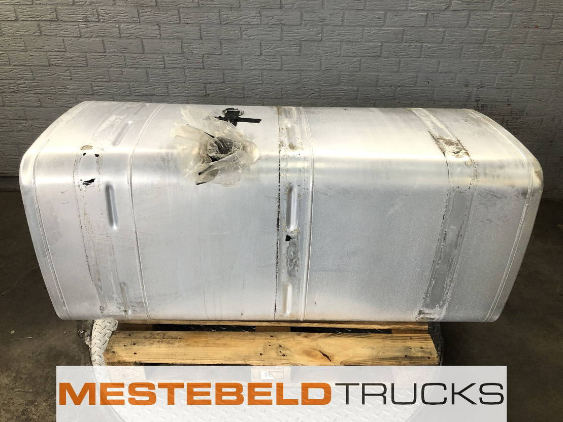 MAN Brandstoftank 700 liter - Üzemanyag tartály - Teherautó: 1 kép. MAN Brandstoftank 700 liter - Üzemanyag tartály - Teherautó: 1 kép.