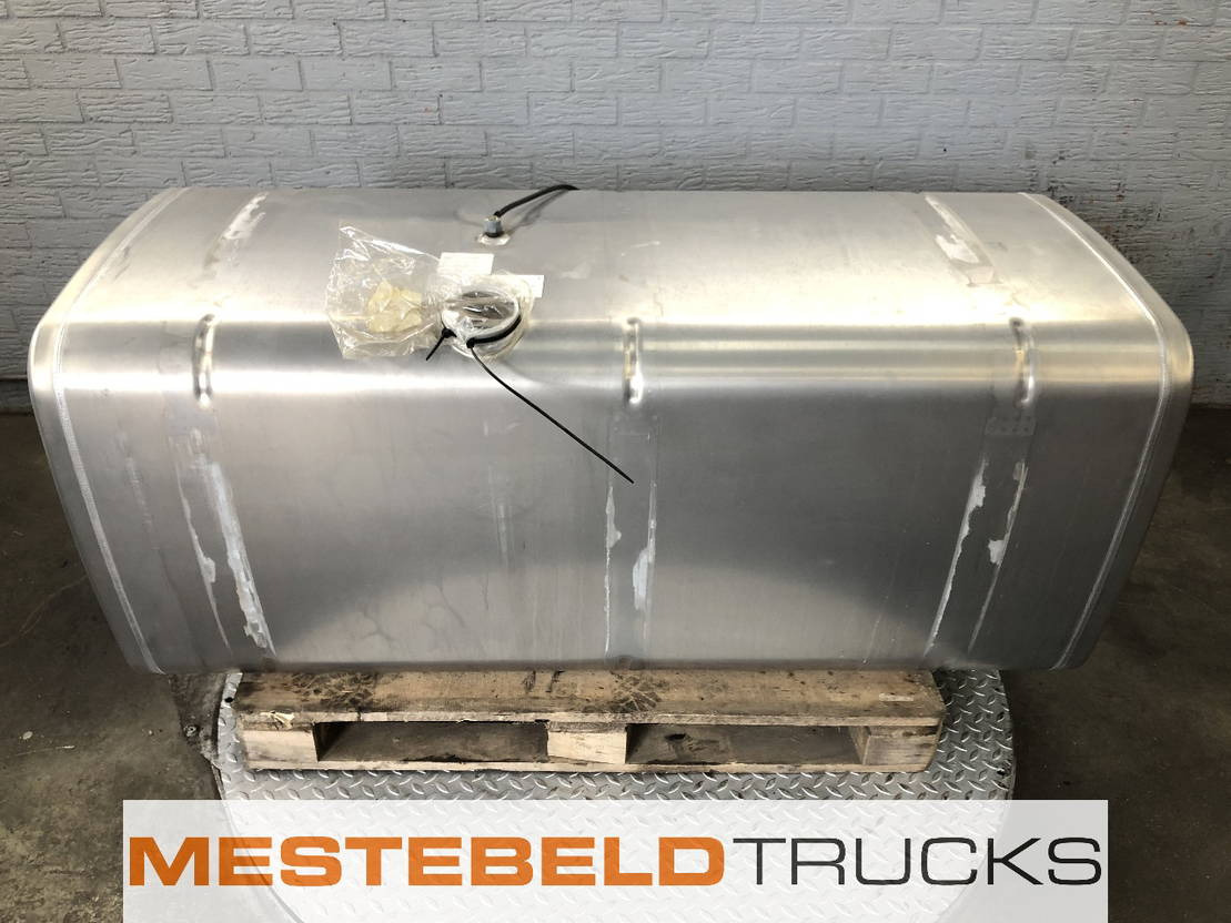 MAN Brandstoftank 710 liter - Üzemanyag tartály - Teherautó: 1 kép. MAN Brandstoftank 710 liter - Üzemanyag tartály - Teherautó: 1 kép.