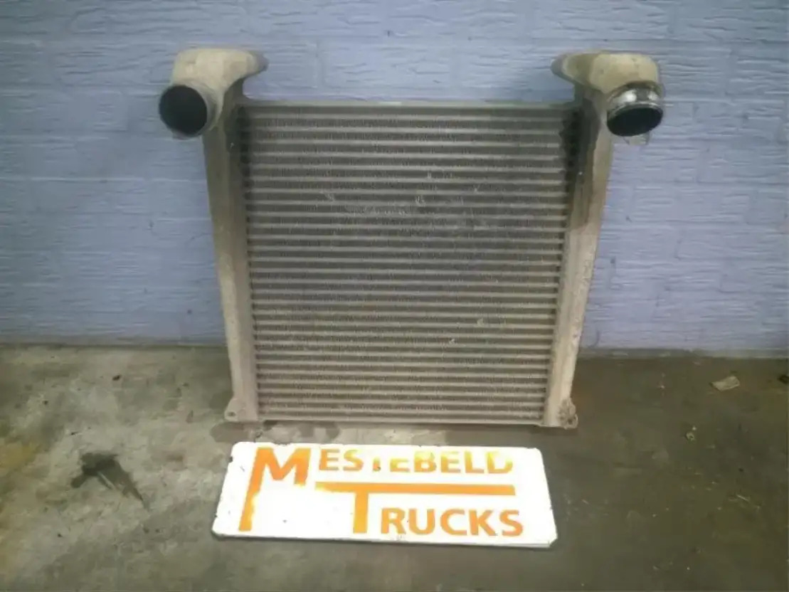 MAN Intercooler L2000 - Hűtőrendszer - Teherautó: 1 kép. MAN Intercooler L2000 - Hűtőrendszer - Teherautó: 1 kép.