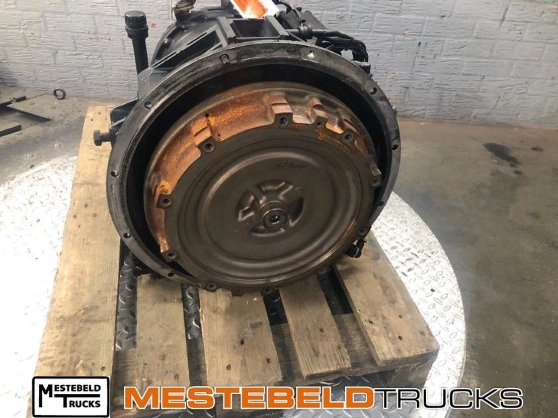 MAN Versnellingsbak 5HP 592C - Sebességváltó - Teherautó: 2 kép. MAN Versnellingsbak 5HP 592C - Sebességváltó - Teherautó: 2 kép.