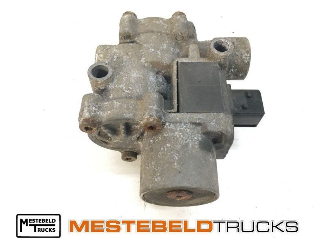 Mercedes-Benz Drukregelklep - Fékszelep - Teherautó: 1 kép. Mercedes-Benz Drukregelklep - Fékszelep - Teherautó: 1 kép.