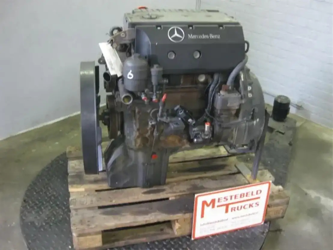 Mercedes-Benz Motor OM 904 LA III - Motor - Teherautó: 2 kép. Mercedes-Benz Motor OM 904 LA III - Motor - Teherautó: 2 kép.