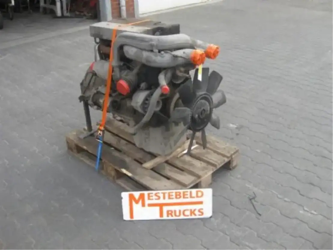 Mercedes-Benz OM 904 LA - Motor - Teherautó: 1 kép. Mercedes-Benz OM 904 LA - Motor - Teherautó: 1 kép.