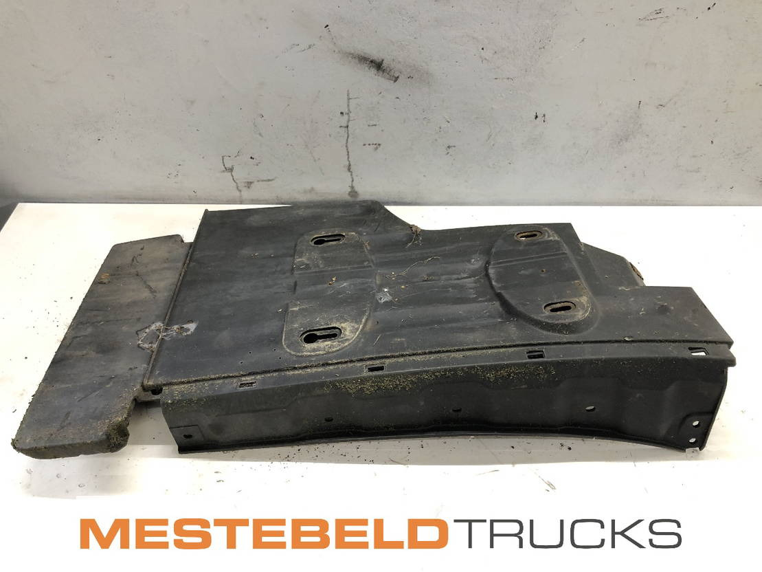 Mercedes-Benz Spatbord rechts voor - Karosszéria és külső - Teherautó: 1 kép. Mercedes-Benz Spatbord rechts voor - Karosszéria és külső - Teherautó: 1 kép.