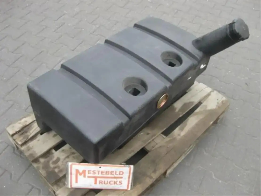 Mercedes-Benz Tank - Üzemanyag tartály - Teherautó: 1 kép. Mercedes-Benz Tank - Üzemanyag tartály - Teherautó: 1 kép.