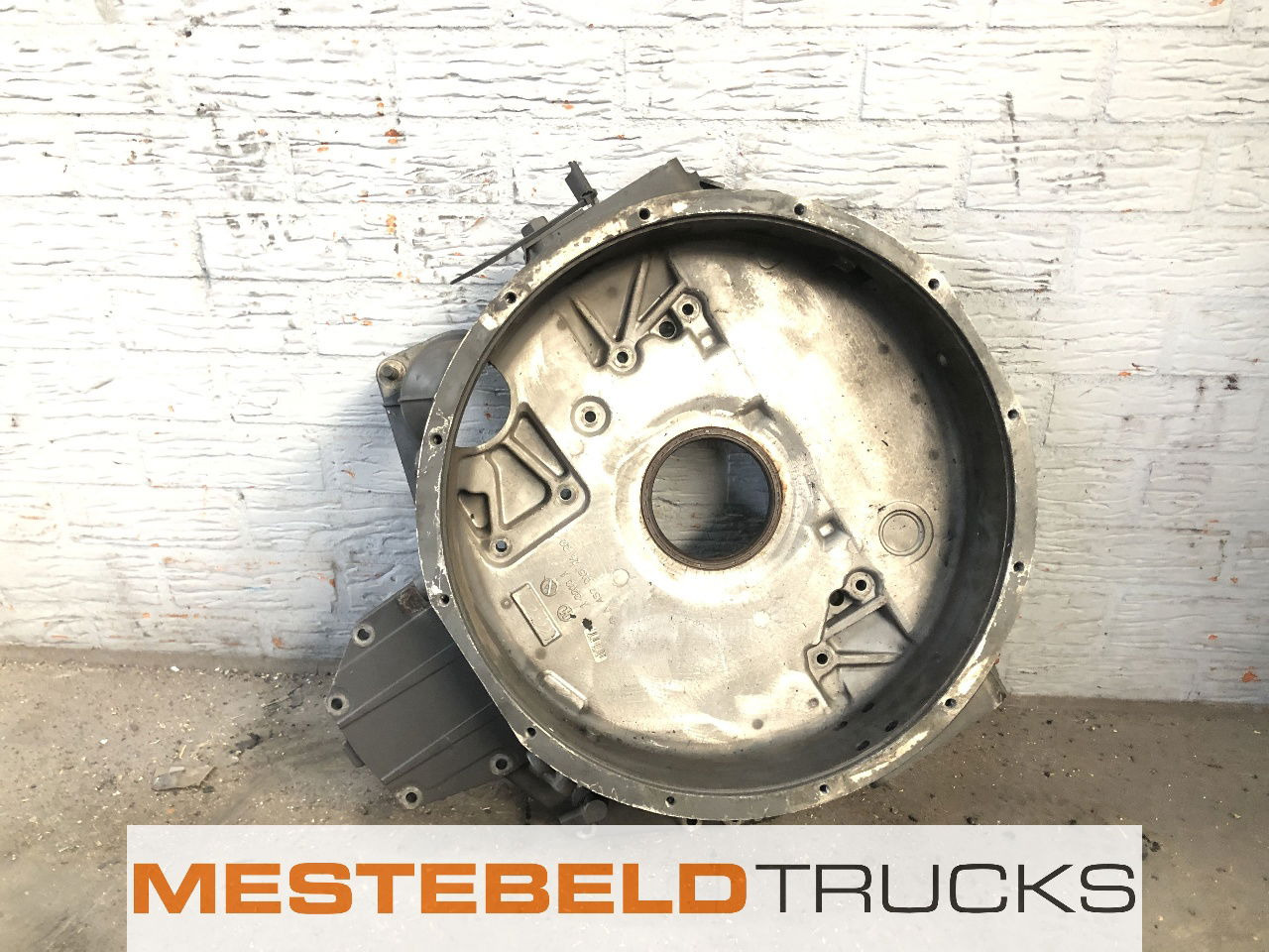 Mercedes-Benz Vliegwielhuis Axor - Motor és alkatrészek - Teherautó: 2 kép. Mercedes-Benz Vliegwielhuis Axor - Motor és alkatrészek - Teherautó: 2 kép.