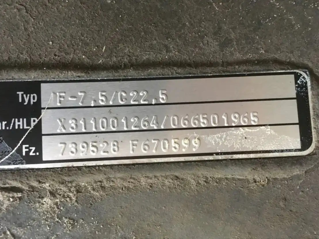 Mercedes-Benz Vooras Actros MP4 - Első tengely - Teherautó: 2 kép. Mercedes-Benz Vooras Actros MP4 - Első tengely - Teherautó: 2 kép.