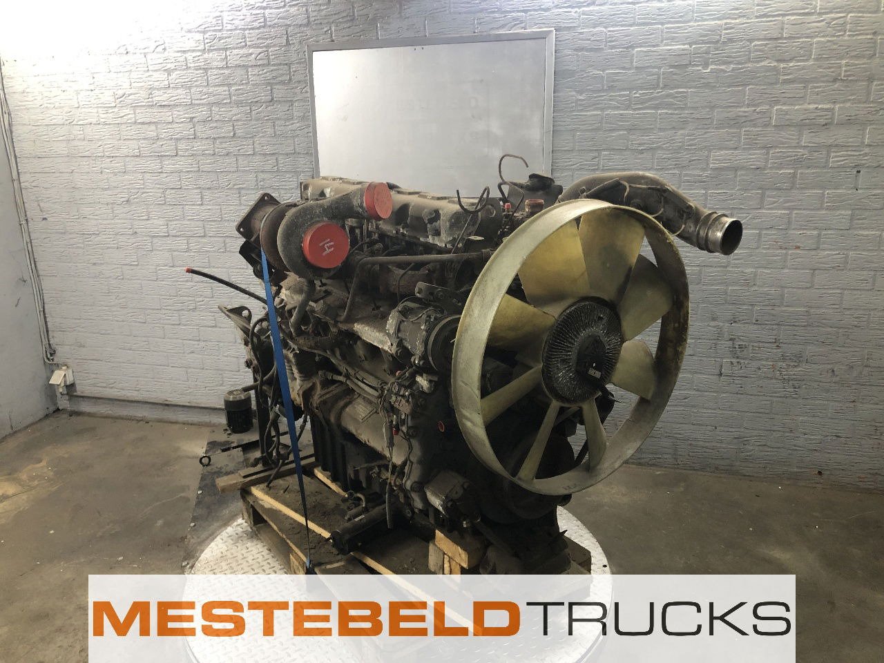 Renault E-tech 400 - Motor - Teherautó: 2 kép. Renault E-tech 400 - Motor - Teherautó: 2 kép.