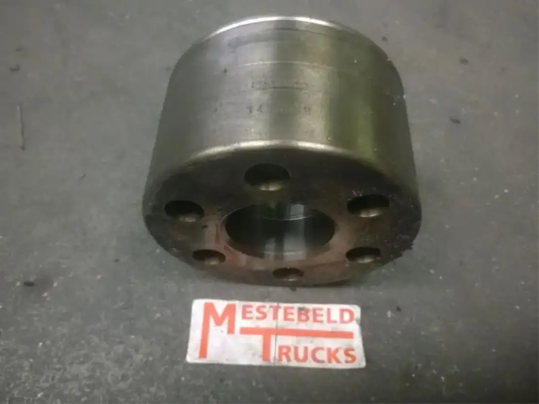 Scania 4-serie - Motor és alkatrészek - Teherautó: 1 kép. Scania 4-serie - Motor és alkatrészek - Teherautó: 1 kép.
