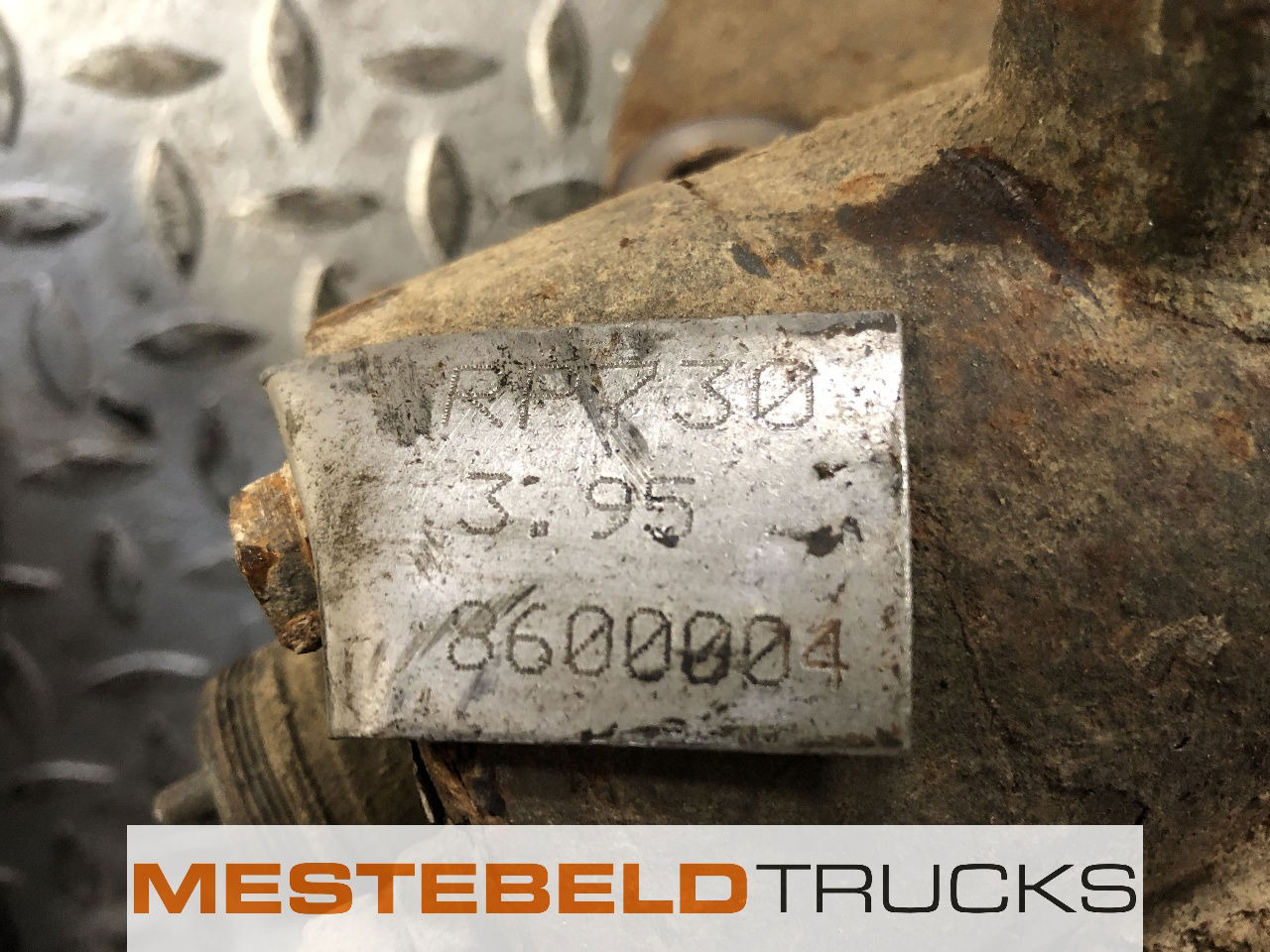 Scania Differentieel RP730 - 3,95 - Hátsó tengely - Teherautó: 4 kép. Scania Differentieel RP730 - 3,95 - Hátsó tengely - Teherautó: 4 kép.