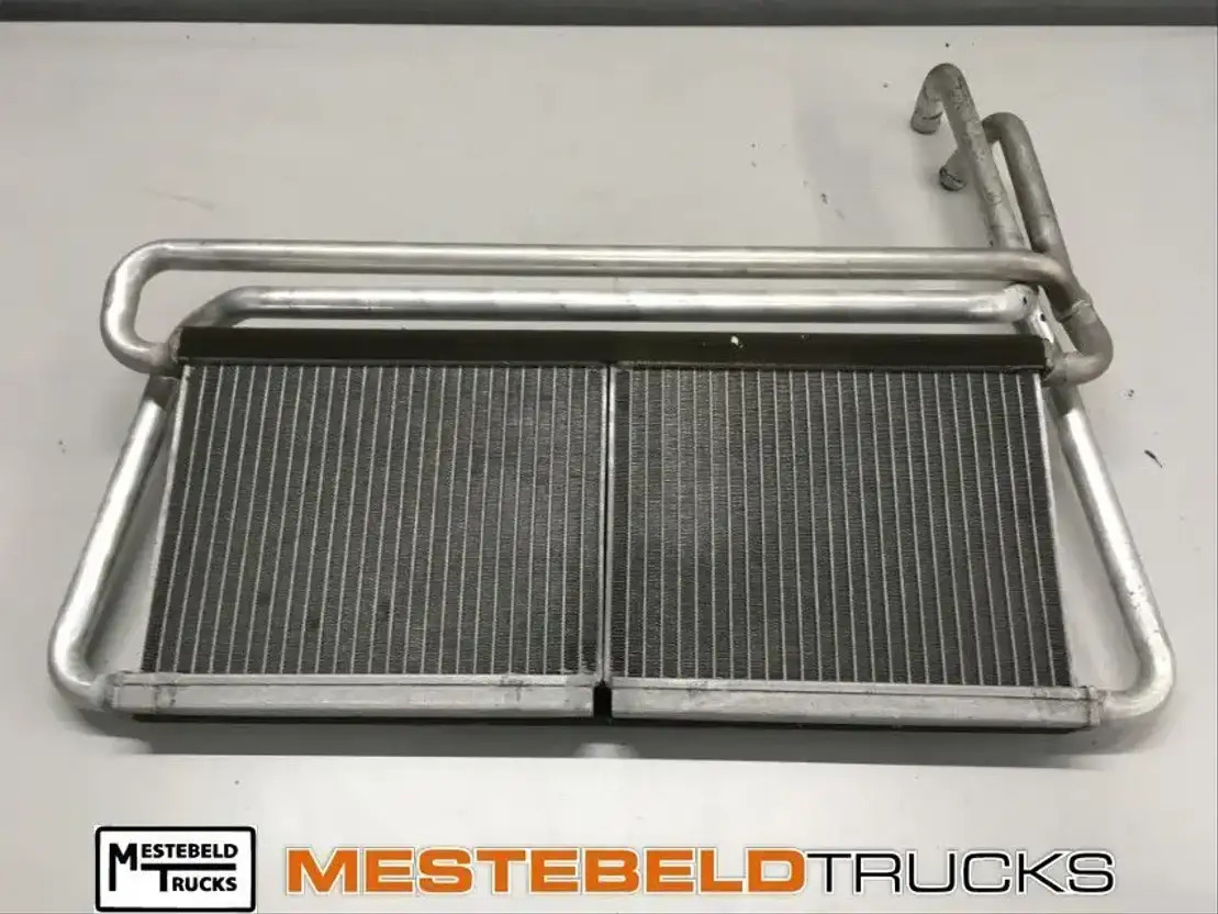 Scania Kachelradiateur R-serie - Hűtőrendszer - Teherautó: 1 kép. Scania Kachelradiateur R-serie - Hűtőrendszer - Teherautó: 1 kép.