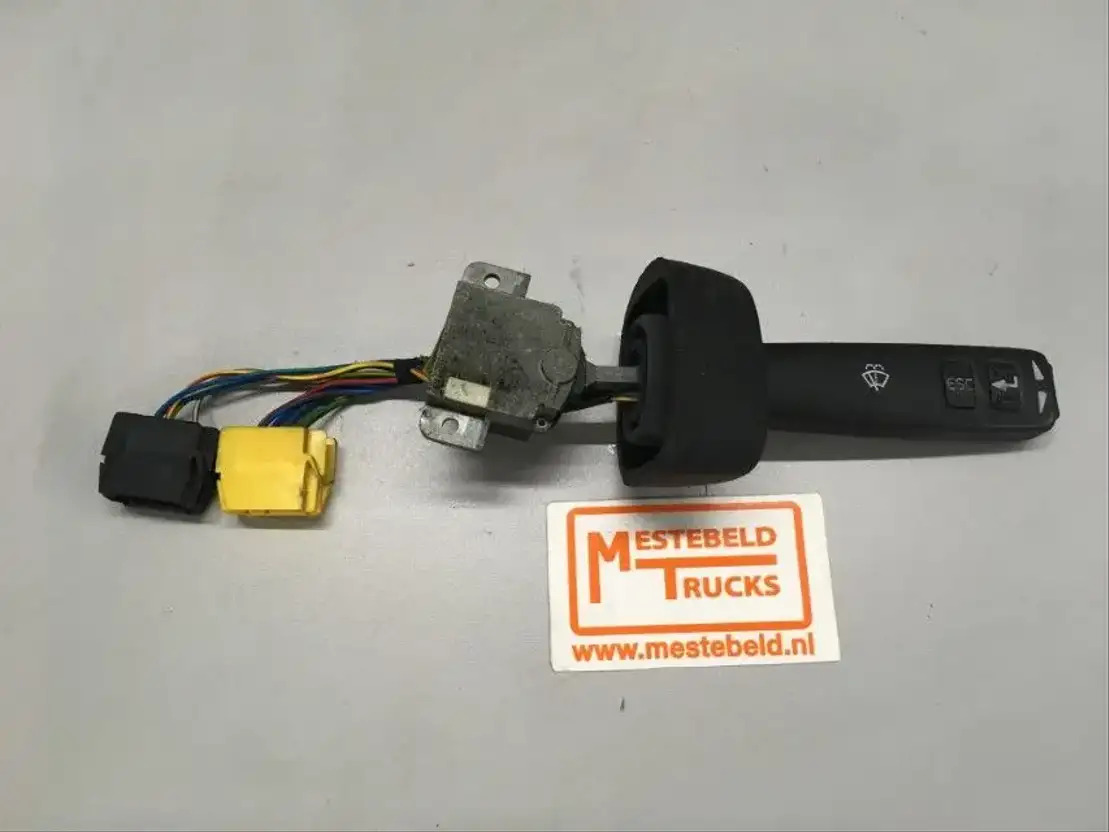 Volvo Comby ruitenwis/ruitensproeier - Elektromos rendszer - Teherautó: 1 kép. Volvo Comby ruitenwis/ruitensproeier - Elektromos rendszer - Teherautó: 1 kép.