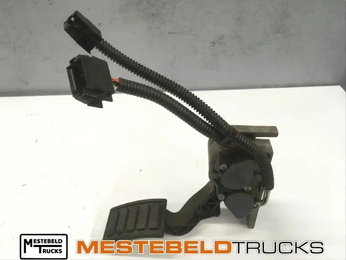 Volvo Elektronisch gaspedaal FM - Elektromos rendszer - Teherautó: 1 kép. Volvo Elektronisch gaspedaal FM - Elektromos rendszer - Teherautó: 1 kép.