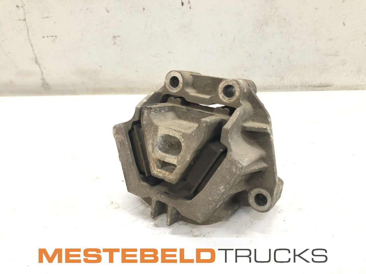 Volvo Motorsteun FL - Keret/ Alváz - Teherautó: 1 kép. Volvo Motorsteun FL - Keret/ Alváz - Teherautó: 1 kép.