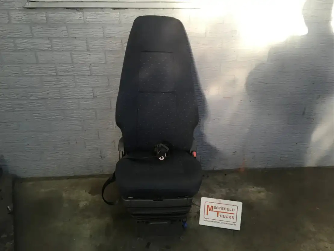 Volvo Stoel bijrijderskant - Ülés - Teherautó: 1 kép. Volvo Stoel bijrijderskant - Ülés - Teherautó: 1 kép.