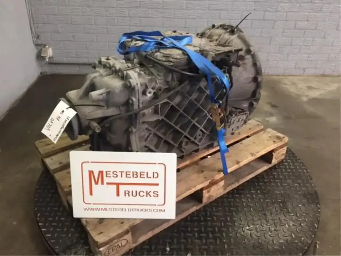 Volvo Versnellingsbak VT 2412 C I-Shift - Sebességváltó és alkatrészek - Teherautó: 2 kép. Volvo Versnellingsbak VT 2412 C I-Shift - Sebességváltó és alkatrészek - Teherautó: 2 kép.