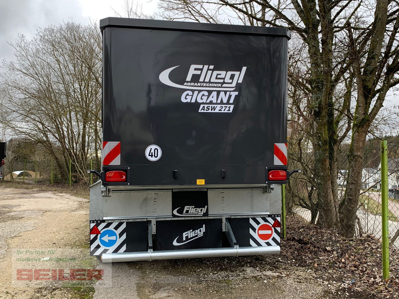 Fliegl ASW 271 C FOX Lenkachse 22,5" 35m³ - Rendfelszedő: 4 kép. Fliegl ASW 271 C FOX Lenkachse 22,5" 35m³ - Rendfelszedő: 4 kép.