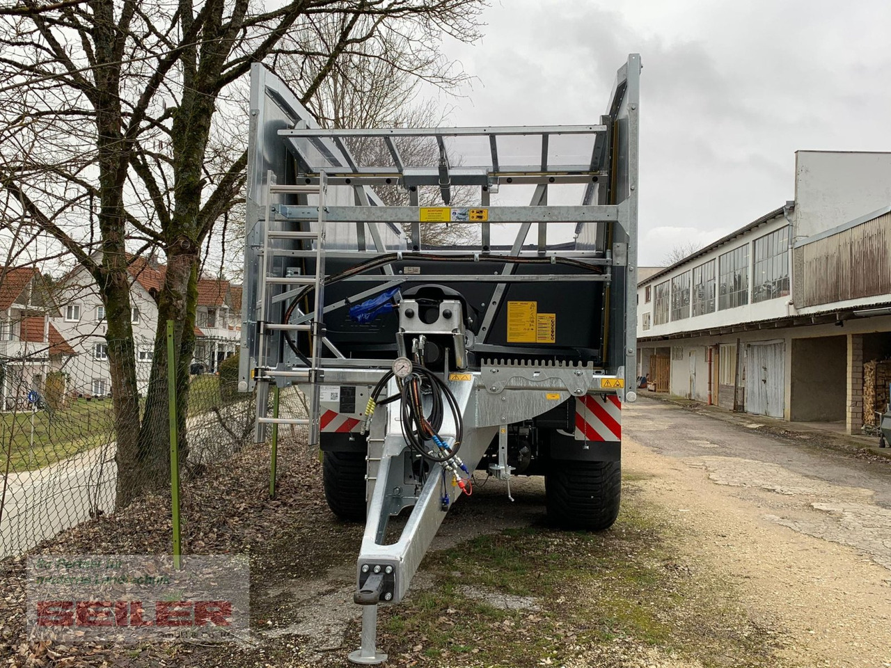 Fliegl ASW 271 C FOX Lenkachse 22,5" 35m³ - Rendfelszedő: 2 kép. Fliegl ASW 271 C FOX Lenkachse 22,5" 35m³ - Rendfelszedő: 2 kép.