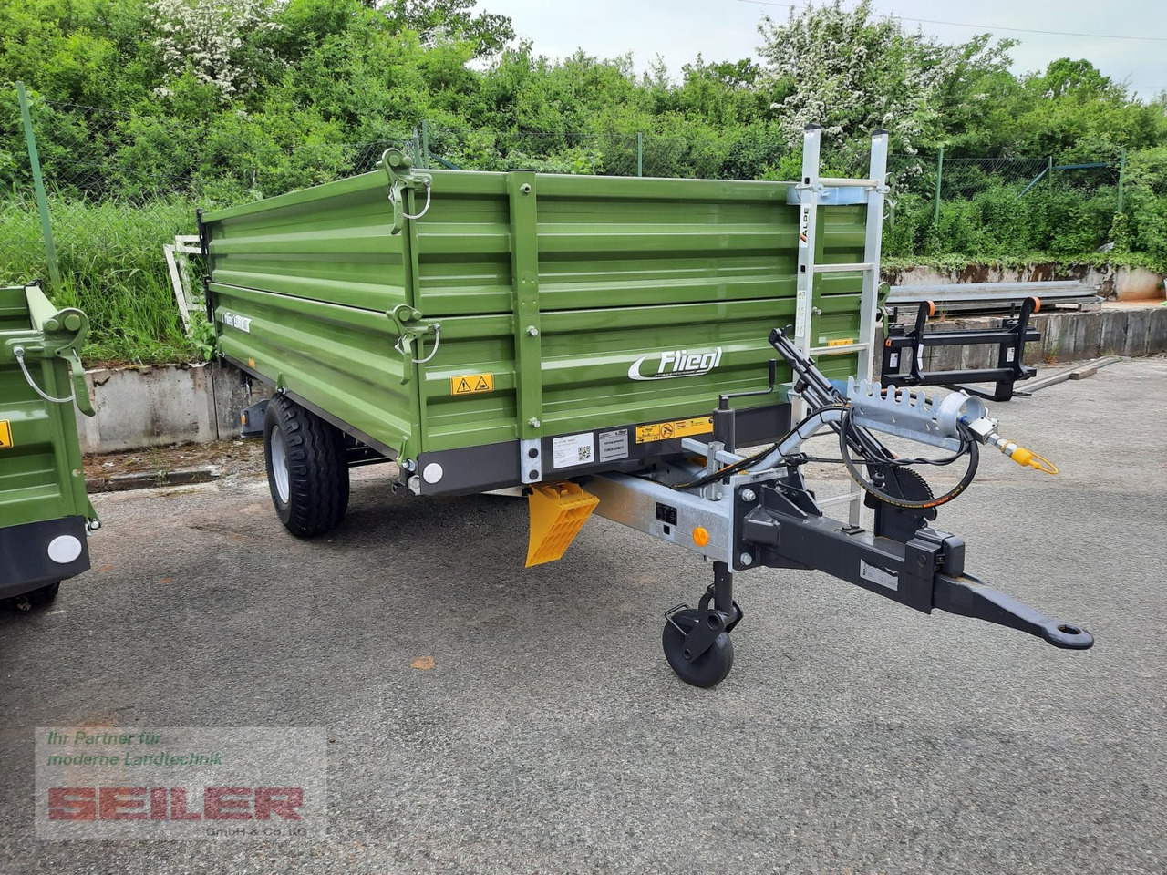 Fliegl EDK 50 FOX + Aufbau 400 mm - Mezőgazdasági pótkocsi: 2 kép. Fliegl EDK 50 FOX + Aufbau 400 mm - Mezőgazdasági pótkocsi: 2 kép.