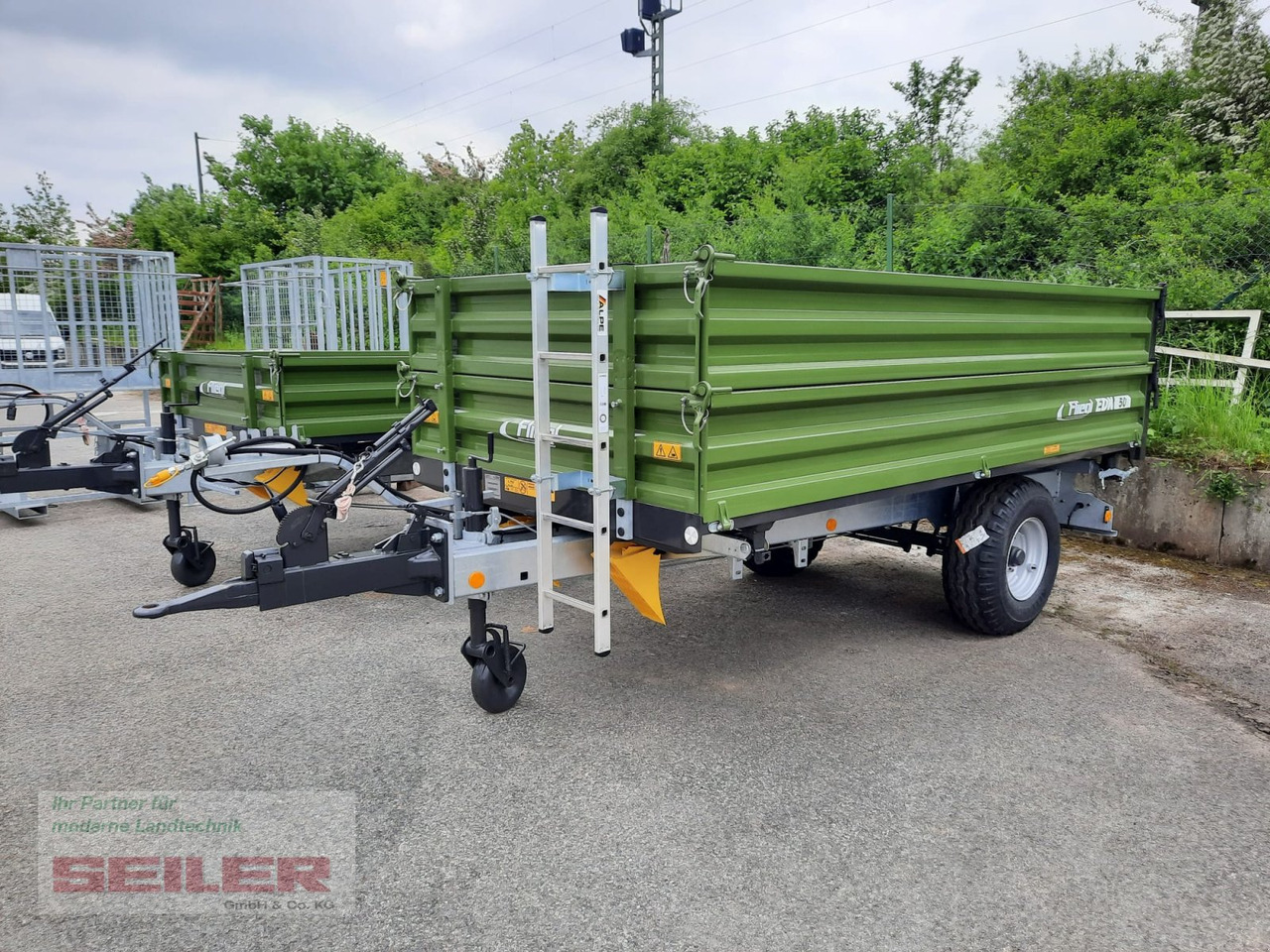 Fliegl EDK 50 FOX + Aufbau 400 mm - Mezőgazdasági pótkocsi: 1 kép. Fliegl EDK 50 FOX + Aufbau 400 mm - Mezőgazdasági pótkocsi: 1 kép.