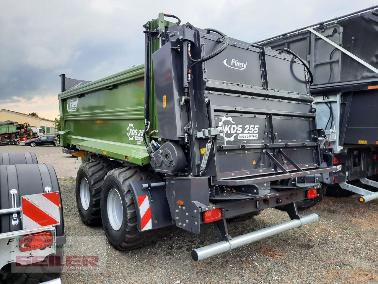 Fliegl KDS 255 Muck Control 14m³ - Szervestrágyaszóró: 4 kép. Fliegl KDS 255 Muck Control 14m³ - Szervestrágyaszóró: 4 kép.