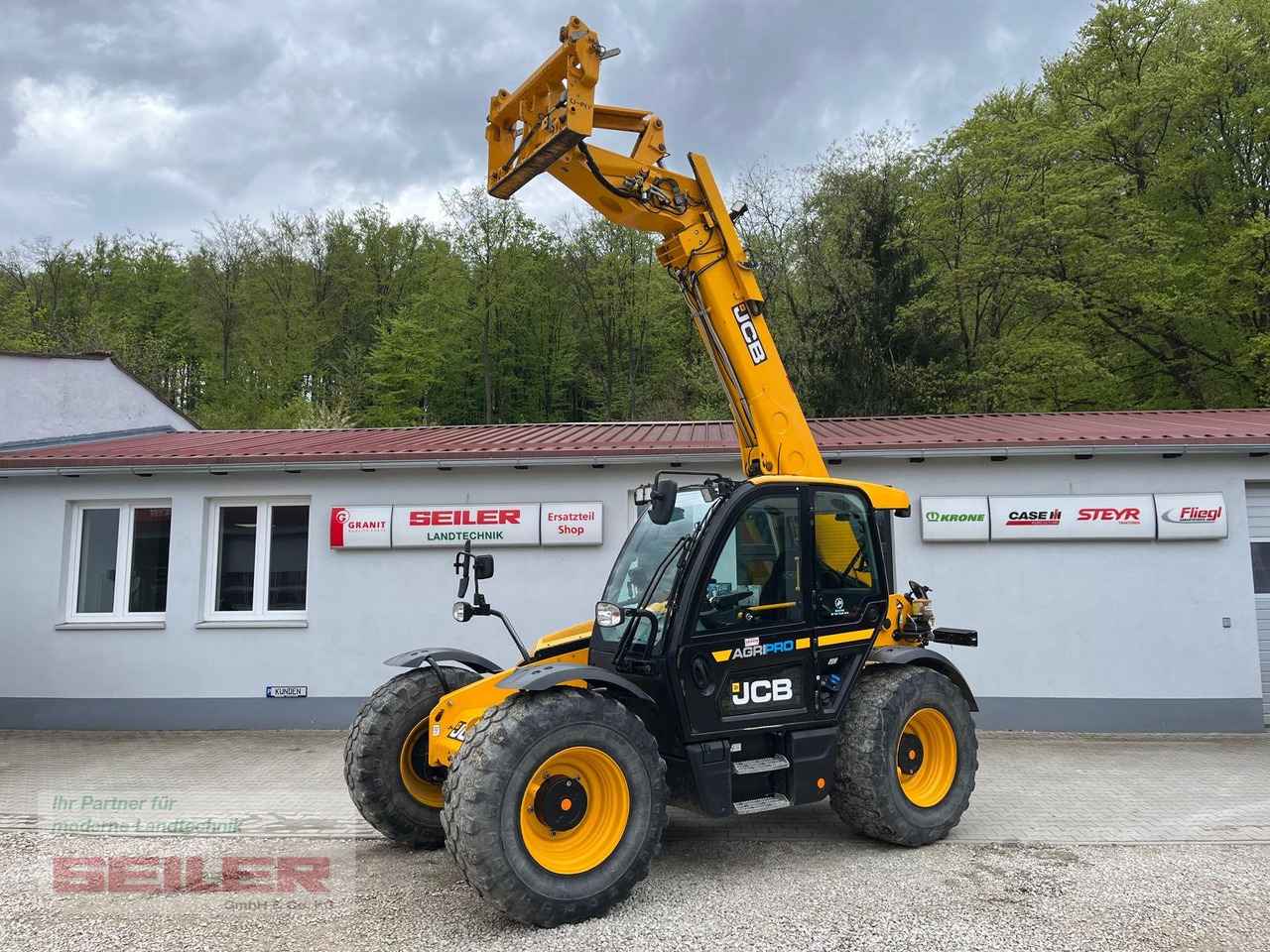 JCB 542-70 Agri Pro - Teleszkópos rakodó: 1 kép. JCB 542-70 Agri Pro - Teleszkópos rakodó: 1 kép.