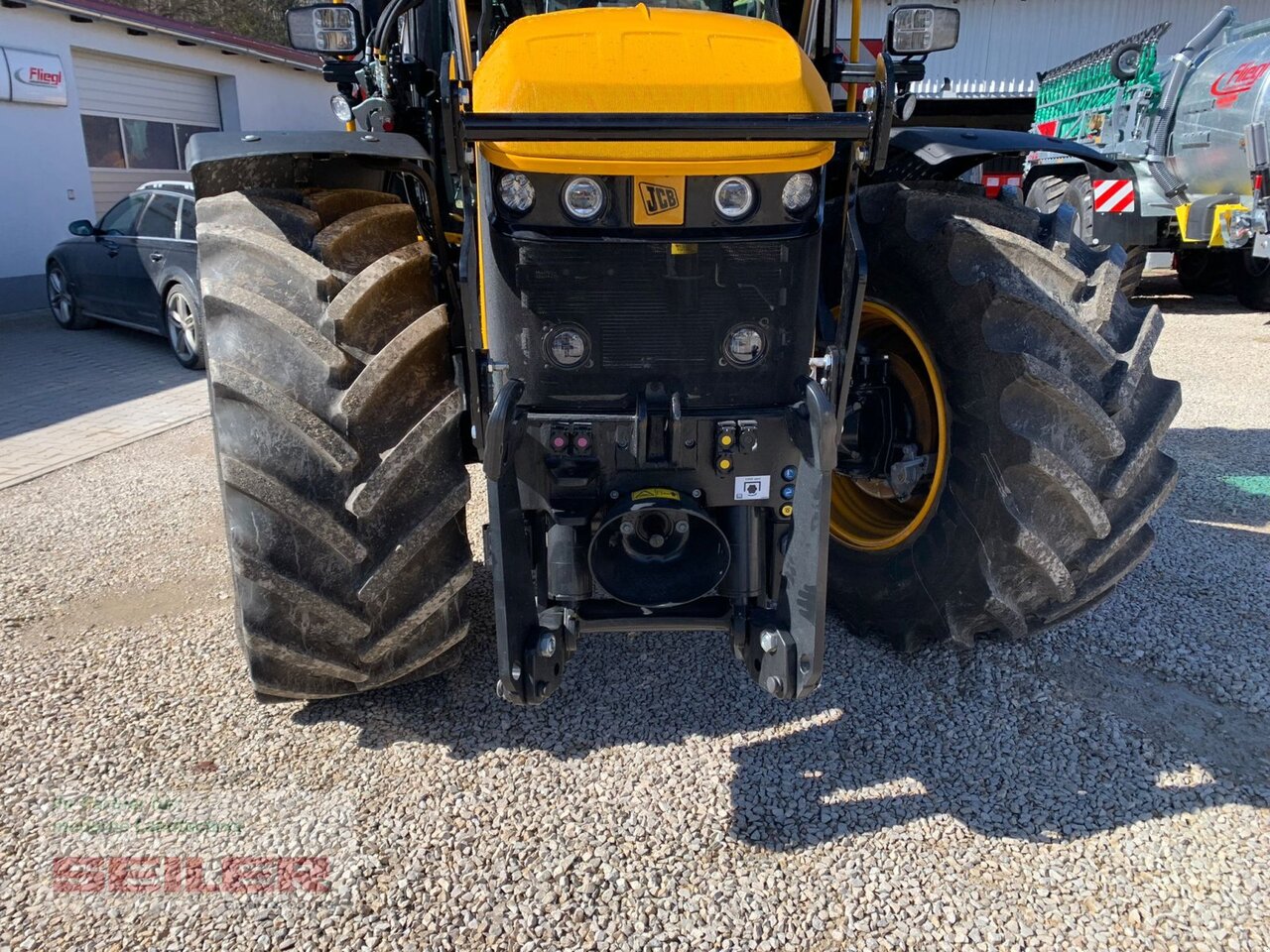 JCB Fastrac 4220 ICON + Frontlader Q7S - Traktor: 3 kép. JCB Fastrac 4220 ICON + Frontlader Q7S - Traktor: 3 kép.