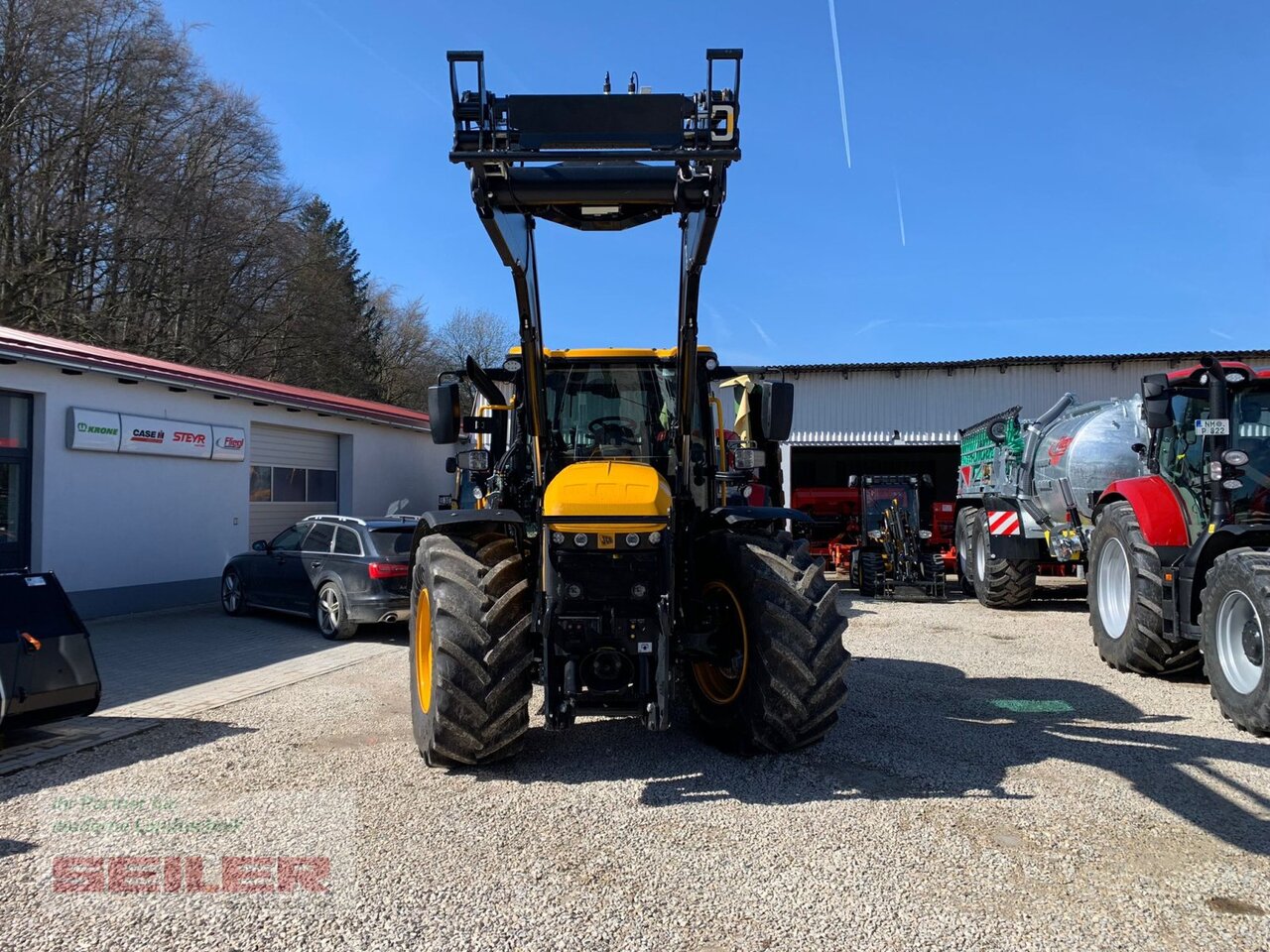 JCB Fastrac 4220 ICON + Frontlader Q7S - Traktor: 4 kép. JCB Fastrac 4220 ICON + Frontlader Q7S - Traktor: 4 kép.