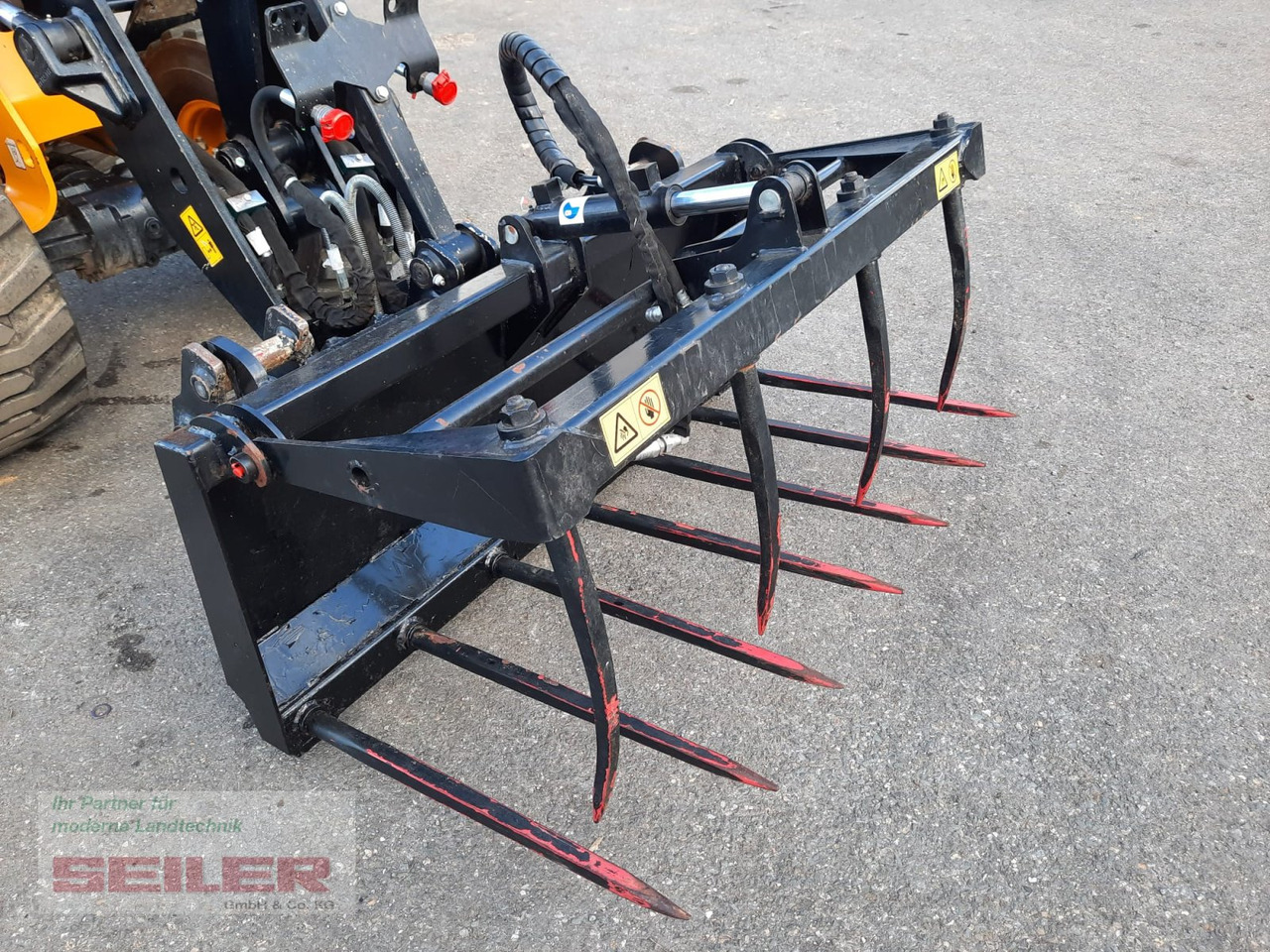 JCB Krokodilgebiss 1400 mm - Silózó berendezések: 1 kép. JCB Krokodilgebiss 1400 mm - Silózó berendezések: 1 kép.