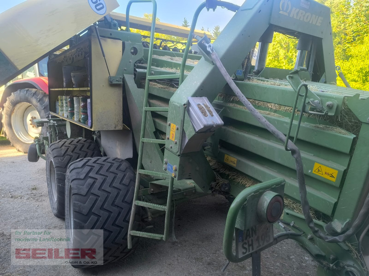 Krone Big Pack 1270 XC - Kocka bálázó: 4 kép. Krone Big Pack 1270 XC - Kocka bálázó: 4 kép.
