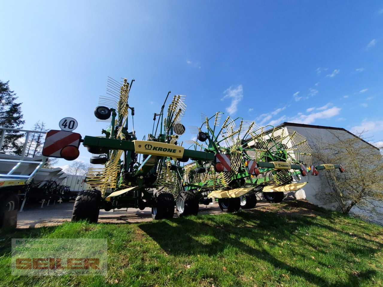 Krone Swadro TC 1250 - Szénaforgató: 4 kép. Krone Swadro TC 1250 - Szénaforgató: 4 kép.