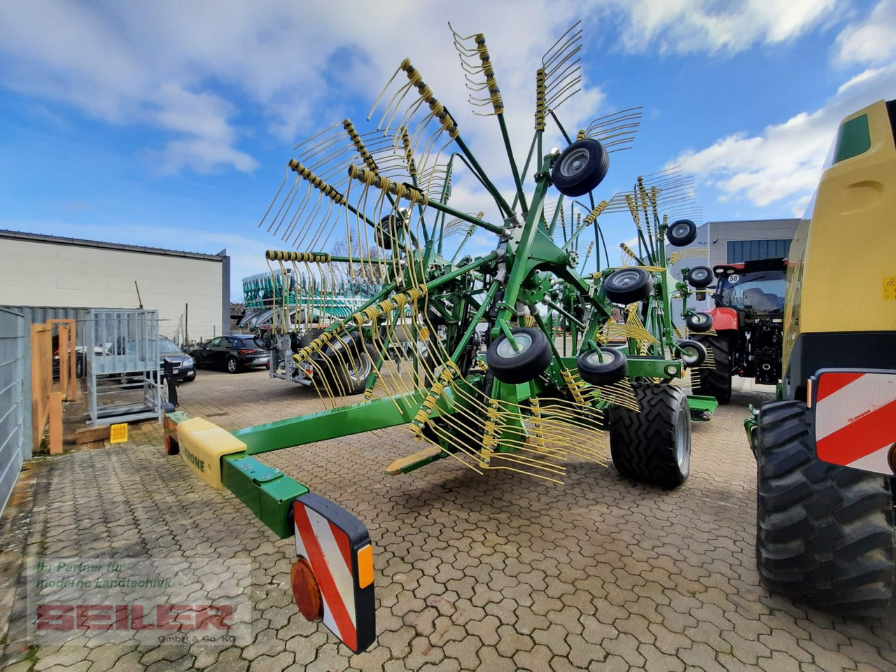 Krone Swadro TC 1370 - Szénaforgató: 3 kép. Krone Swadro TC 1370 - Szénaforgató: 3 kép.