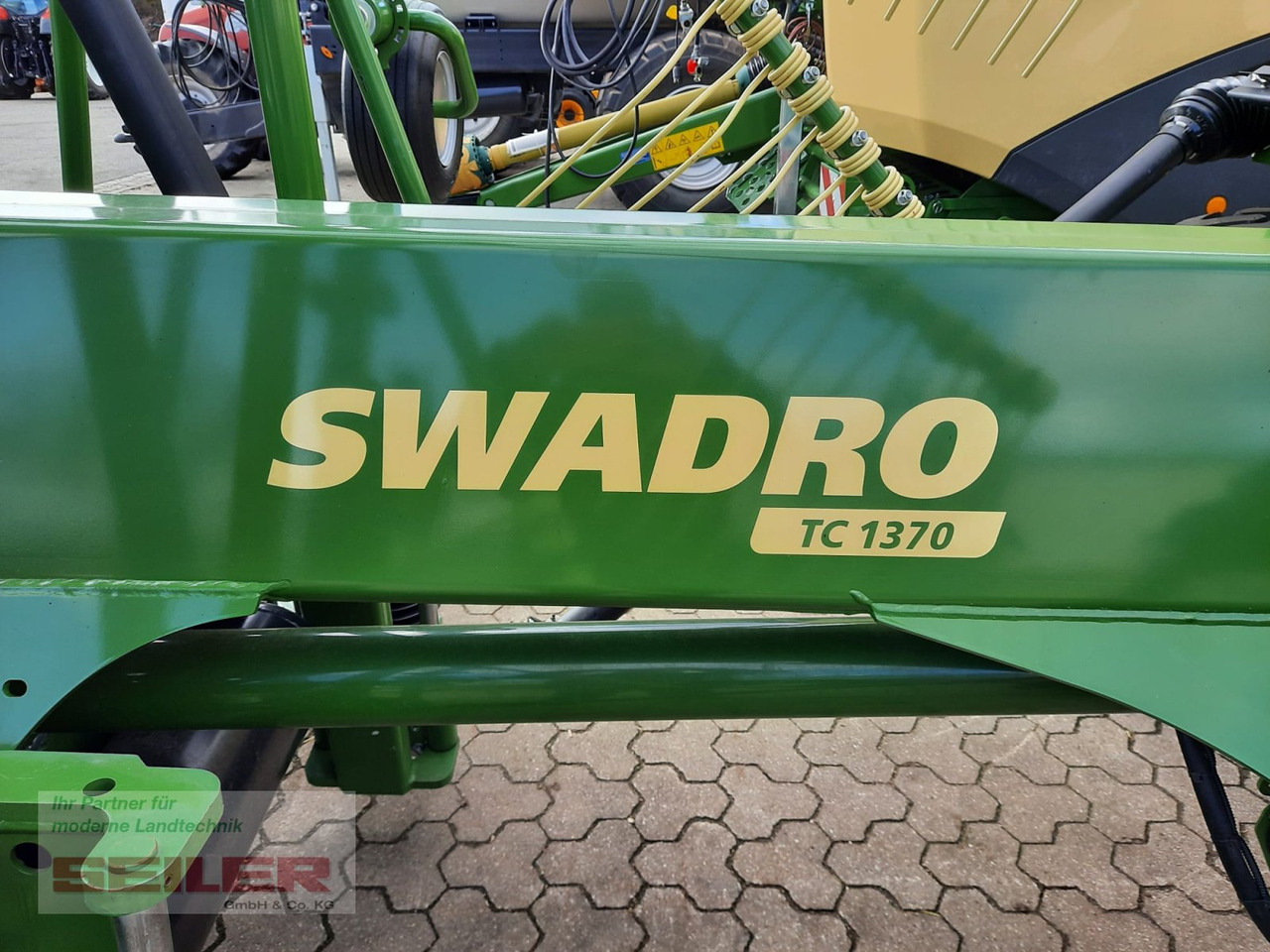 Krone Swadro TC 1370 - Szénaforgató: 5 kép. Krone Swadro TC 1370 - Szénaforgató: 5 kép.
