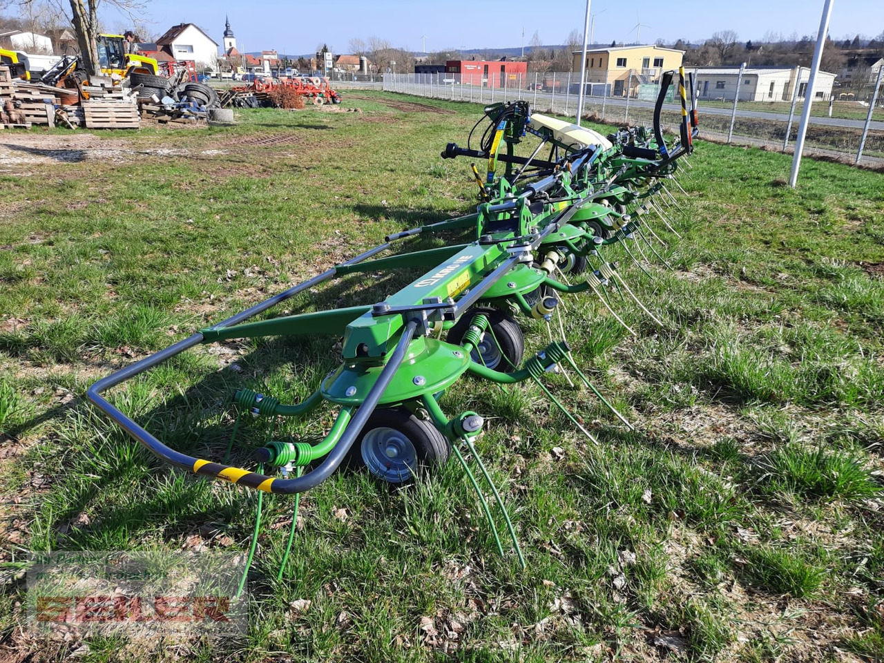 Krone Vendro 1120 - Szénaforgató: 1 kép. Krone Vendro 1120 - Szénaforgató: 1 kép.